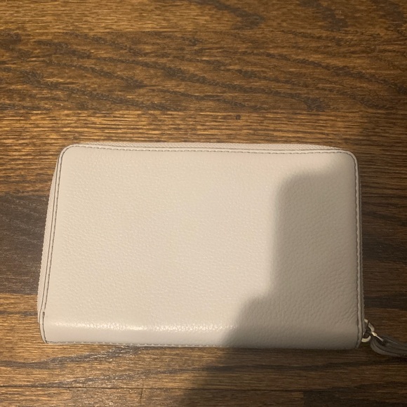 Marc Jacobs Empire City Travel Wallet with Strap light gray - Picture 7 of 16